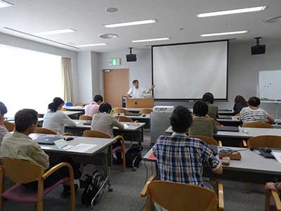 「日本初の生糸輸出は上田から―上田の史料からときあかす―」　